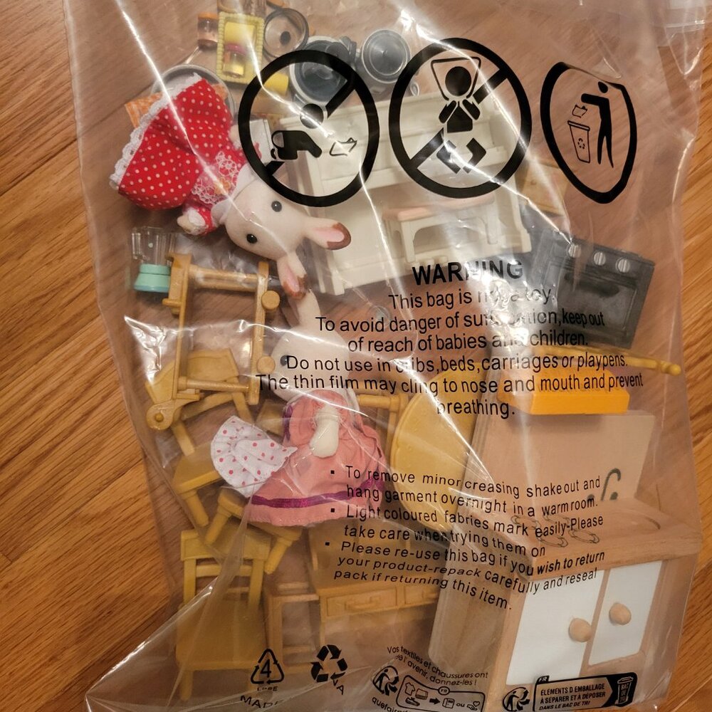 New Calico Critters Red Roof Country Home Gift Set - Picture 3 of 4